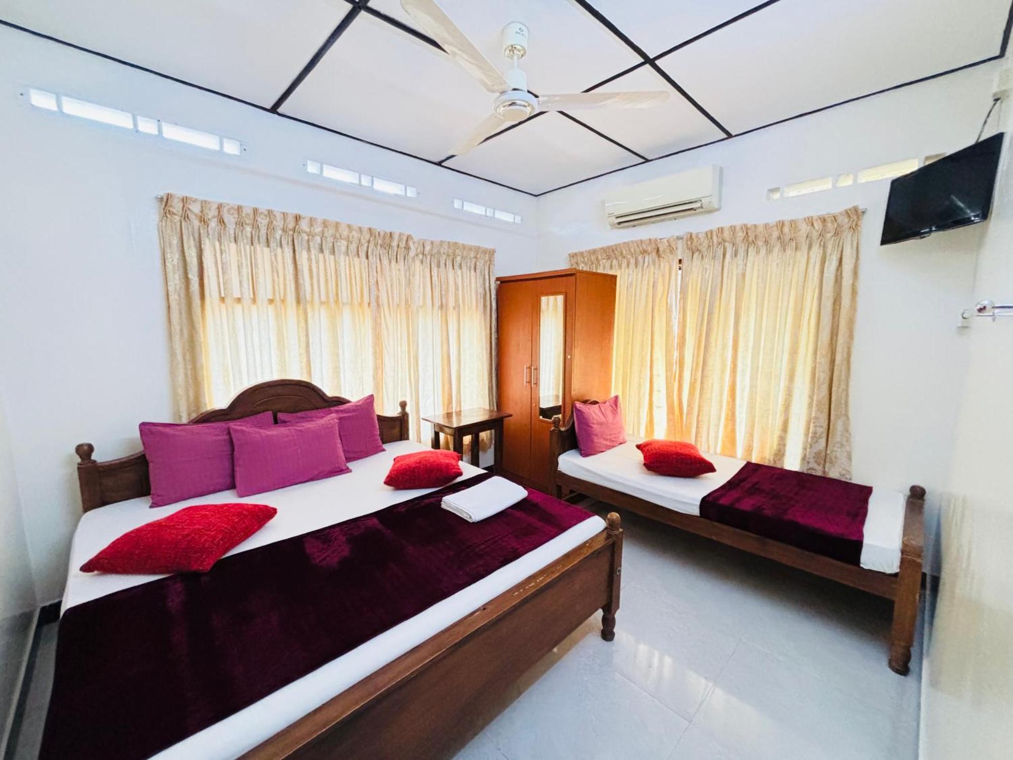 Yaarl Holiday Jaffna Exterior photo